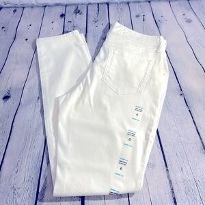 NWT! Style & Co Denim Skinny Leg White Jeans (Size 6)